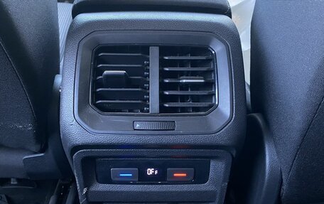 Volkswagen Tiguan II, 2021 год, 2 700 000 рублей, 13 фотография