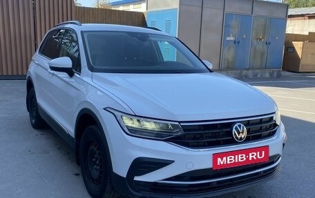 Volkswagen Tiguan II, 2021 год, 2 700 000 рублей, 3 фотография