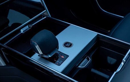 Land Rover Range Rover IV рестайлинг, 2025 год, 16 985 000 рублей, 20 фотография