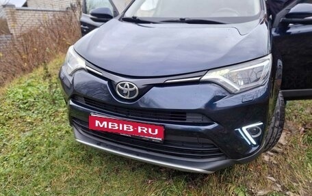 Toyota RAV4, 2017 год, 1 980 000 рублей, 5 фотография