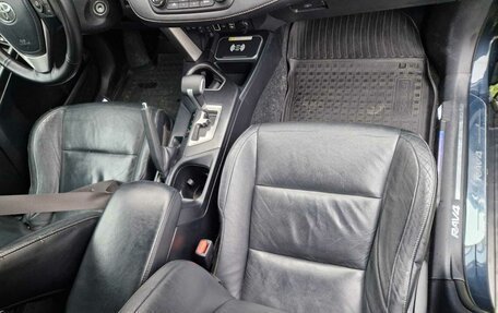 Toyota RAV4, 2017 год, 1 980 000 рублей, 12 фотография