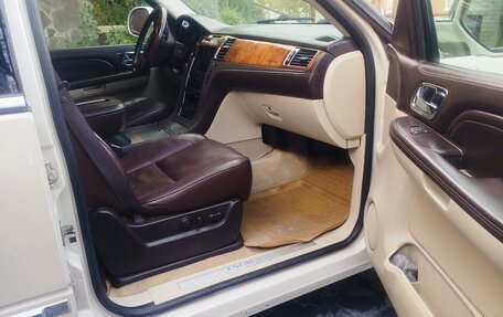 Cadillac Escalade III, 2008 год, 1 800 000 рублей, 8 фотография