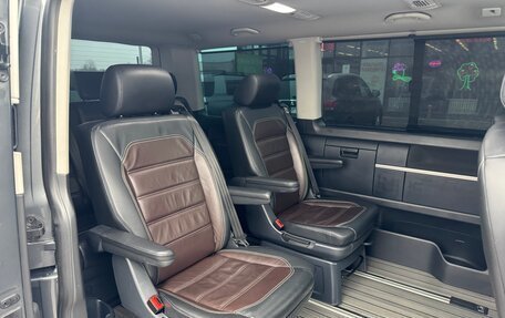 Volkswagen Multivan T6 рестайлинг, 2018 год, 3 800 000 рублей, 13 фотография