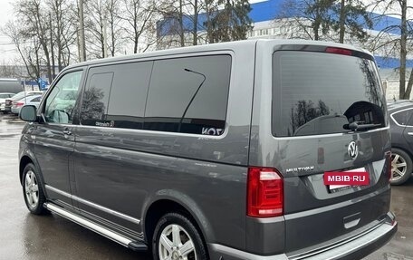 Volkswagen Multivan T6 рестайлинг, 2018 год, 3 800 000 рублей, 7 фотография