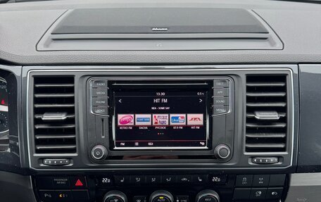 Volkswagen Multivan T6 рестайлинг, 2018 год, 3 800 000 рублей, 19 фотография