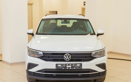 Volkswagen Tiguan II, 2021 год, 3 061 000 рублей, 2 фотография