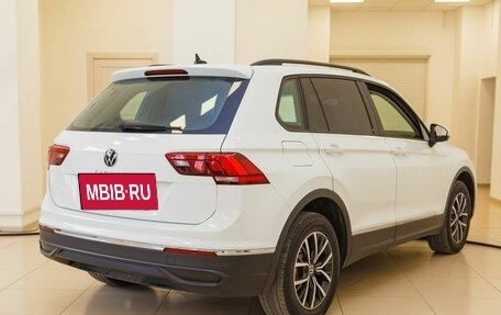 Volkswagen Tiguan II, 2021 год, 3 061 000 рублей, 4 фотография
