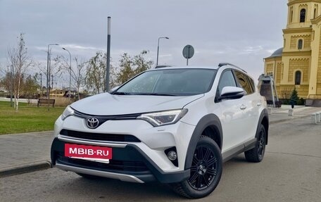 Toyota RAV4, 2018 год, 2 950 000 рублей, 5 фотография