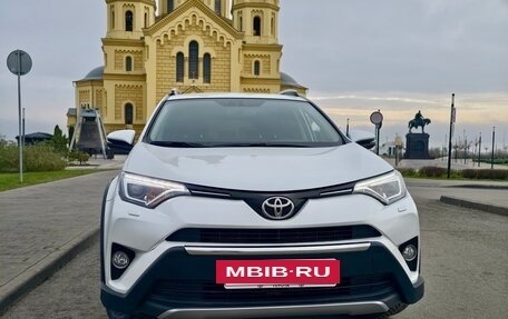 Toyota RAV4, 2018 год, 2 950 000 рублей, 7 фотография