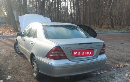 Mercedes-Benz C-Класс, 2006 год, 650 000 рублей, 4 фотография