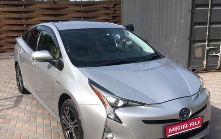 Toyota Prius IV XW50, 2017 год, 1 400 000 рублей, 1 фотография