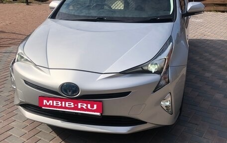 Toyota Prius IV XW50, 2017 год, 1 400 000 рублей, 2 фотография