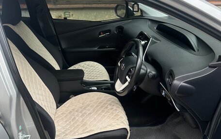 Toyota Prius IV XW50, 2017 год, 1 400 000 рублей, 6 фотография