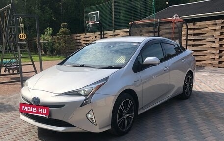 Toyota Prius IV XW50, 2017 год, 1 400 000 рублей, 3 фотография