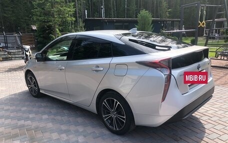 Toyota Prius IV XW50, 2017 год, 1 400 000 рублей, 5 фотография