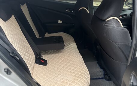 Toyota Prius IV XW50, 2017 год, 1 400 000 рублей, 10 фотография