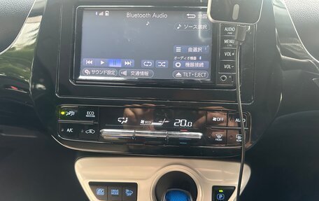 Toyota Prius IV XW50, 2017 год, 1 400 000 рублей, 9 фотография