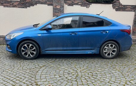 Hyundai Solaris II рестайлинг, 2018 год, 900 000 рублей, 2 фотография