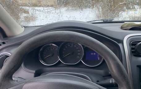 Renault Logan II, 2017 год, 540 000 рублей, 8 фотография