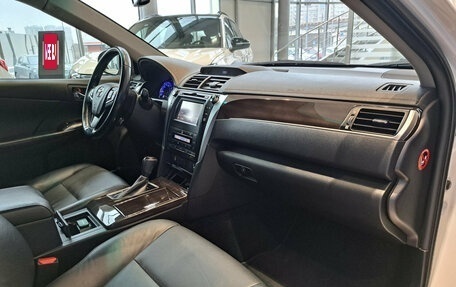 Toyota Camry, 2016 год, 1 819 000 рублей, 13 фотография