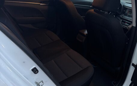 Hyundai Elantra VI рестайлинг, 2017 год, 985 000 рублей, 6 фотография