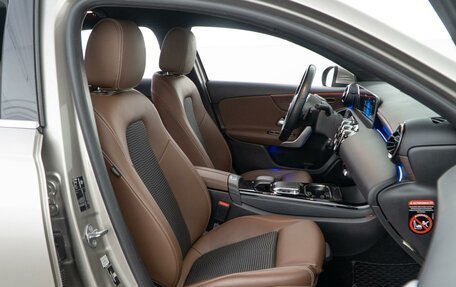 Mercedes-Benz A-Класс, 2019 год, 2 549 077 рублей, 8 фотография