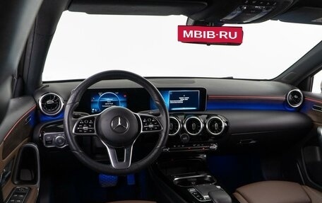 Mercedes-Benz A-Класс, 2019 год, 2 549 077 рублей, 6 фотография