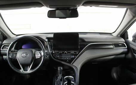 Toyota Camry, 2022 год, 3 300 000 рублей, 19 фотография