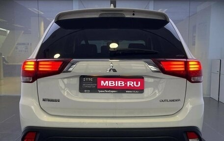 Mitsubishi Outlander III рестайлинг 3, 2017 год, 1 899 000 рублей, 7 фотография