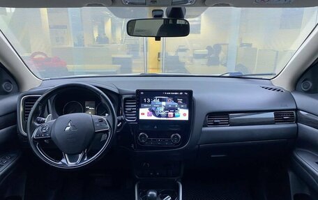 Mitsubishi Outlander III рестайлинг 3, 2017 год, 1 899 000 рублей, 17 фотография