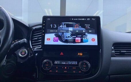 Mitsubishi Outlander III рестайлинг 3, 2017 год, 1 899 000 рублей, 18 фотография