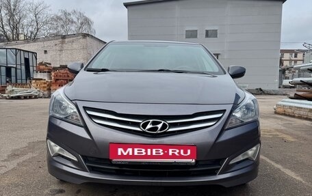 Hyundai Solaris II рестайлинг, 2015 год, 1 050 000 рублей, 2 фотография