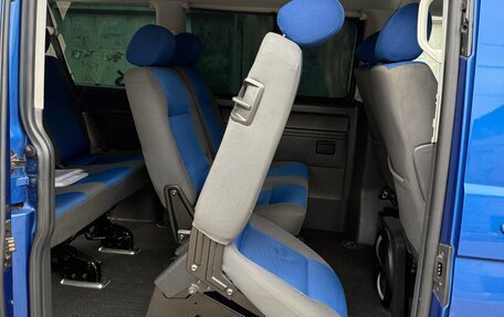 Volkswagen Caravelle T5, 2005 год, 1 100 000 рублей, 14 фотография