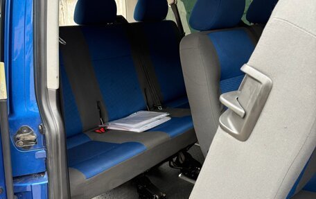 Volkswagen Caravelle T5, 2005 год, 1 100 000 рублей, 13 фотография