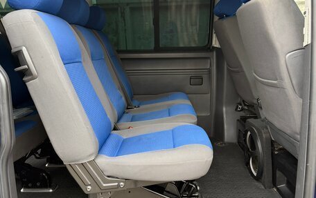 Volkswagen Caravelle T5, 2005 год, 1 100 000 рублей, 17 фотография