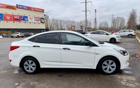 Hyundai Solaris II рестайлинг, 2015 год, 1 050 000 рублей, 2 фотография