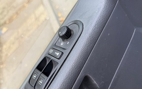 Volkswagen Caravelle T5, 2005 год, 1 100 000 рублей, 22 фотография