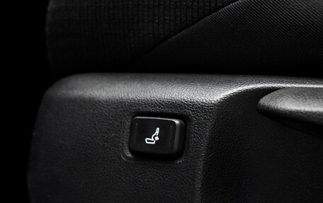 Toyota C-HR I рестайлинг, 2019 год, 2 600 000 рублей, 9 фотография