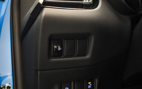 Toyota C-HR I рестайлинг, 2019 год, 2 600 000 рублей, 11 фотография