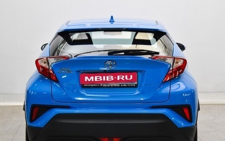 Toyota C-HR I рестайлинг, 2019 год, 2 600 000 рублей, 3 фотография