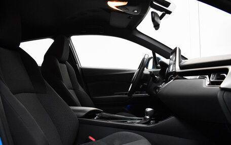 Toyota C-HR I рестайлинг, 2019 год, 2 600 000 рублей, 13 фотография