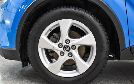 Toyota C-HR I рестайлинг, 2019 год, 2 600 000 рублей, 18 фотография