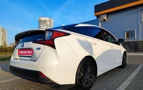 Toyota Prius IV XW50, 2019 год, 2 000 000 рублей, 5 фотография