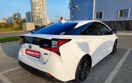 Toyota Prius IV XW50, 2019 год, 2 000 000 рублей, 4 фотография