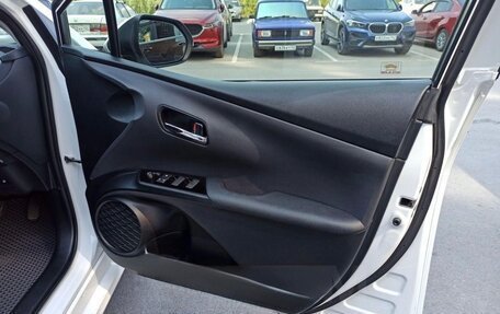 Toyota Prius IV XW50, 2019 год, 2 000 000 рублей, 7 фотография