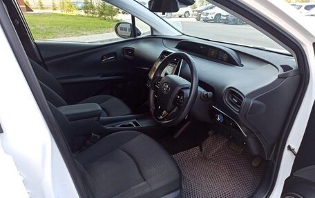 Toyota Prius IV XW50, 2019 год, 2 000 000 рублей, 9 фотография