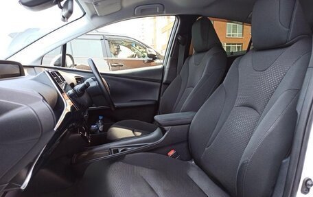 Toyota Prius IV XW50, 2019 год, 2 000 000 рублей, 12 фотография