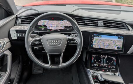 Audi e-tron I, 2021 год, 4 100 000 рублей, 26 фотография