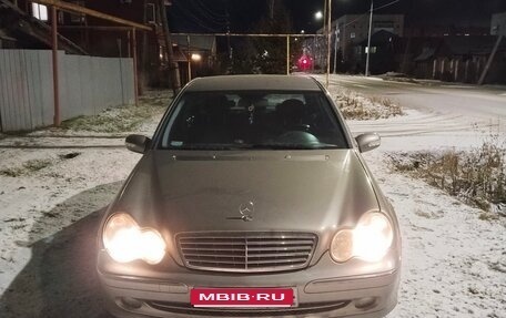 Mercedes-Benz C-Класс, 2004 год, 750 000 рублей, 1 фотография