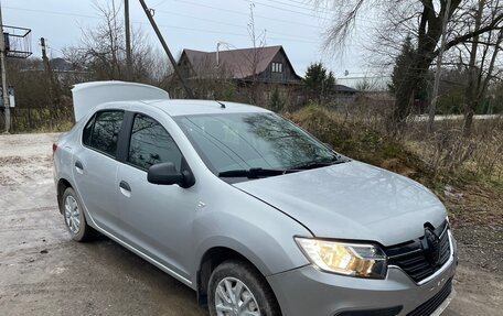 Renault Logan II, 2018 год, 565 000 рублей, 3 фотография